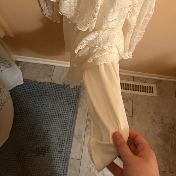 NWT Show Me Your Mumu Bess Lace Tiered Off the Shoulder Dress in Cream - Picture 6 of 8